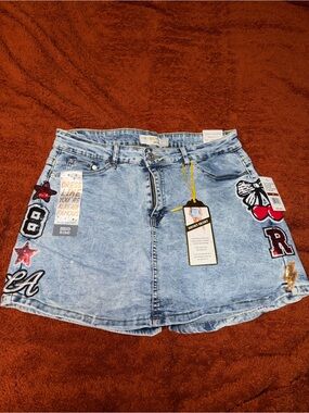 Embroidered Light Wash Denim Mini Skirt - Celebrity Ace - Light Blue